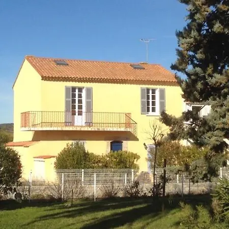 Les Salins Apartment *