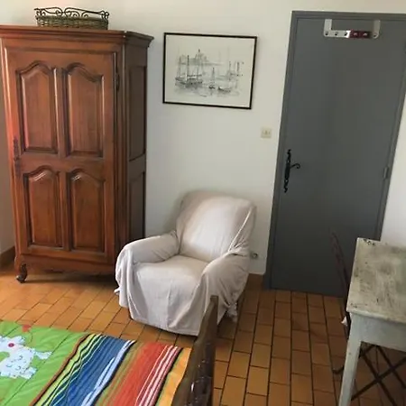 Les Salins Apartment *